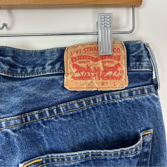 Levi’s 501 32x34 Classic Blue Denim Jeans - Picture 7 of 12